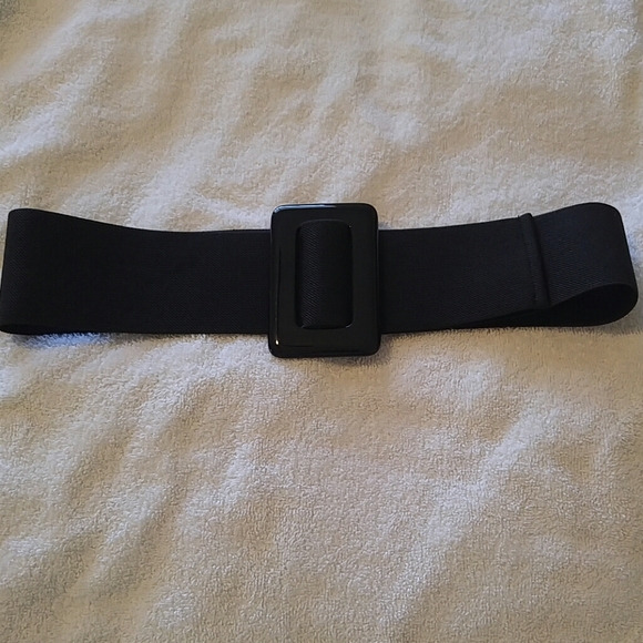 Accessories - Black stretchy belt.